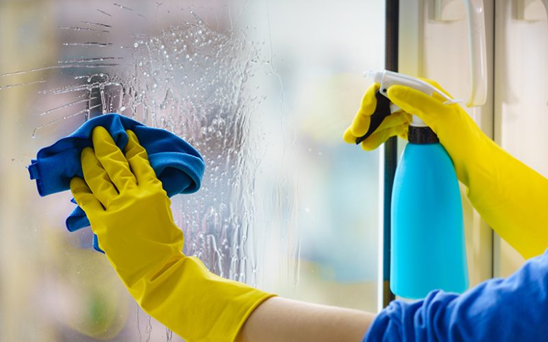 The Secret to Sparkling Windows Revealed: Say Goodbye to Streaks and Smears with Deionised Water